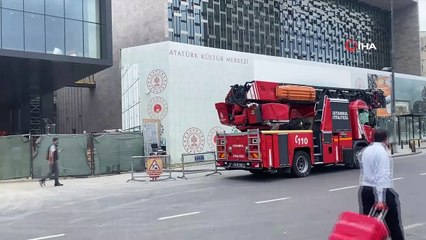 Taksim AKM’de korkutan yangın