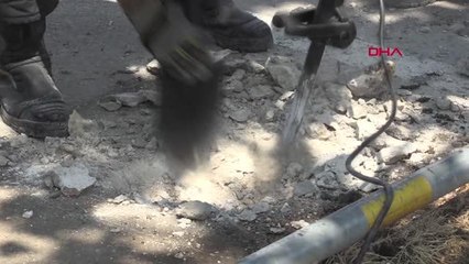 BORUNUN İÇERİSİNE GİREN YAVRU KÖPEK BETON KIRILARAK ÇIKARILDI