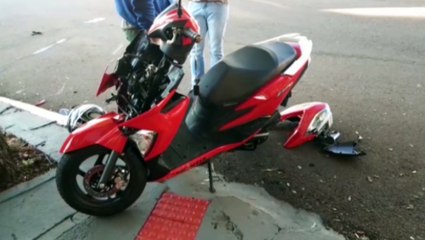 Motocicleta colide com carro que fazia manobra de conversão, na Rua Manoel Ribas