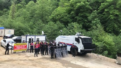 İkizdere'de gazetecilerin görüntü almasına jandarma engeli