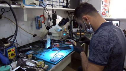 Cep telefonunun bataryası bomba gibi patladı