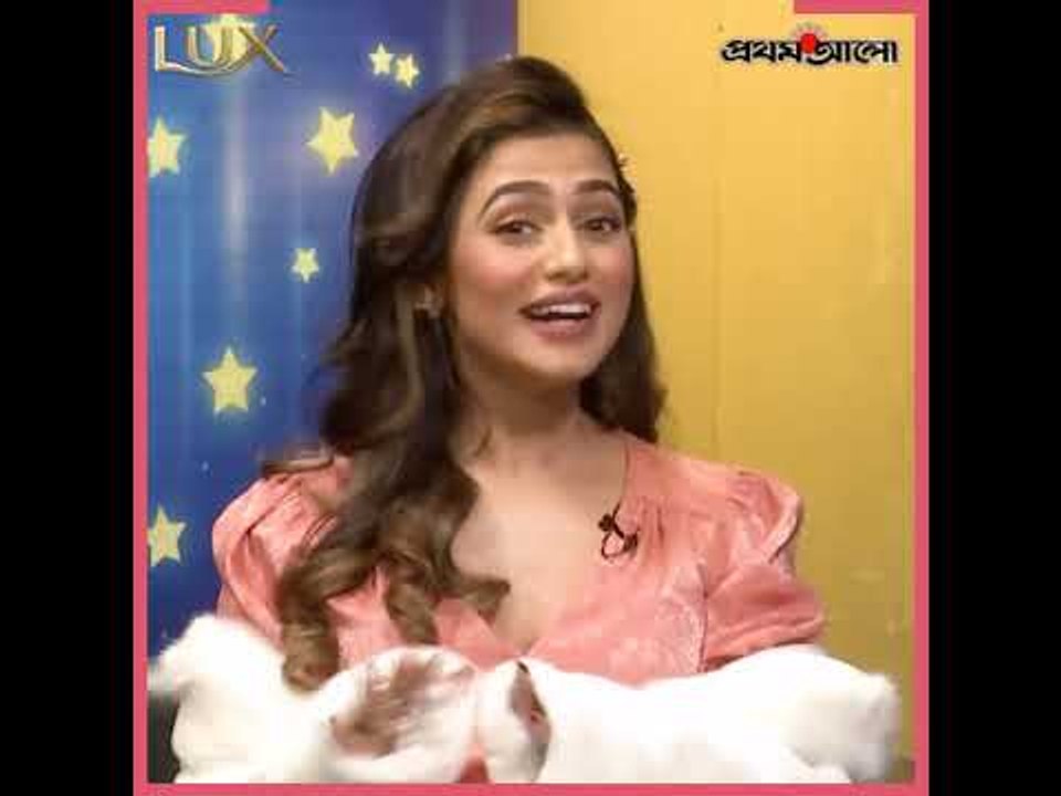 পটাকা গানে বাইরে খুব প্রশংসা পেয়েছিলেন নুসরাত ফারিয়া