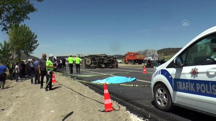 Denizli'de otomobille kamyonet çarpıştı: 1 ölü, 2 yaralı