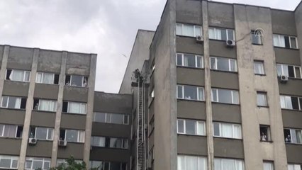 Son dakika: Tıp Fakültesi'ndeki bir binanın çatısında çıkan yangın söndürüldü