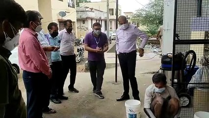 ऑक्सीजन प्लांट का निरीक्षण करने पहुंचे कलक्टर