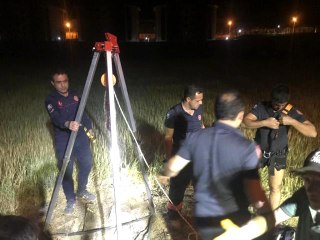 Elazığ'da 20 metrelik kuyuya düşen koyun kurtarıldı