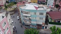 Fatih Ayvansaray Mahallesi Sulu Sokak'ta 3 katlı bir bina çökme tehlikesi nedeniyle boşaltıldı