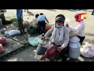 People Spotted Violating COVID Guidelines At Sabzi Mandi In Moradabad