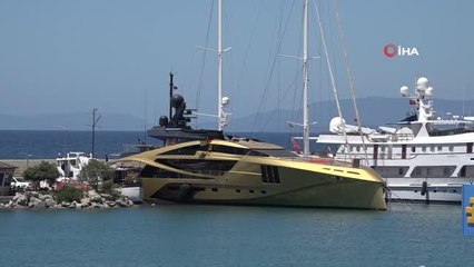 Lüks yat Kuşadası Marina'ya demir attı