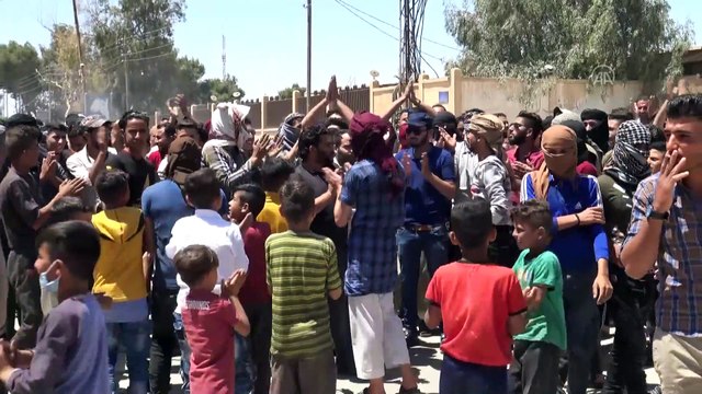 HASEKE - Suriye'de YPG/PKK'nın işgalindeki bölgelerde yakıt fiyatlarının artması protesto edildi (2)