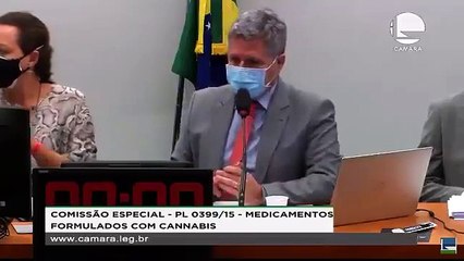 Deputado bolsonarista parte para cima de petista em comissão sobre maconha