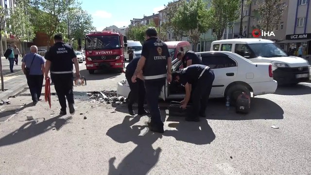 Otomobil ile hafif ticari araç kafa kafaya çarpıştı: 4 yaralı