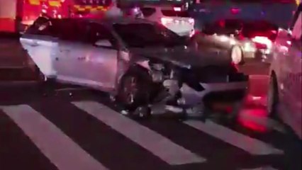 서울 삼성역 사거리 승용차·택시 충돌...4명 다쳐 / YTN