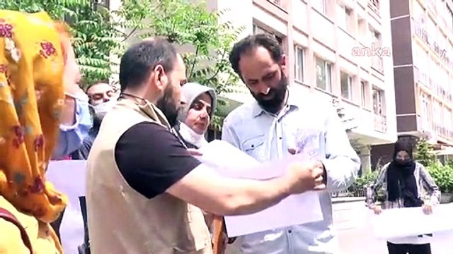Ankara'da Erdoğan'a hakkımızı helal etmiyoruz diyen esnaf, vergi beyannamesini yaktı