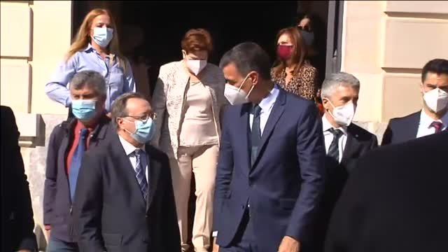 Gritos de dimisión y abucheos a Pedro Sánchez a su llegada a Ceuta