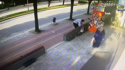 Sokağı boş görünce klinik önündeki çiçekleri böyle çaldı