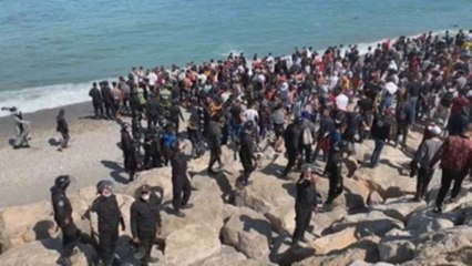 Cientos de personas siguen agolpadas en valla Castillejos para intentar pasar