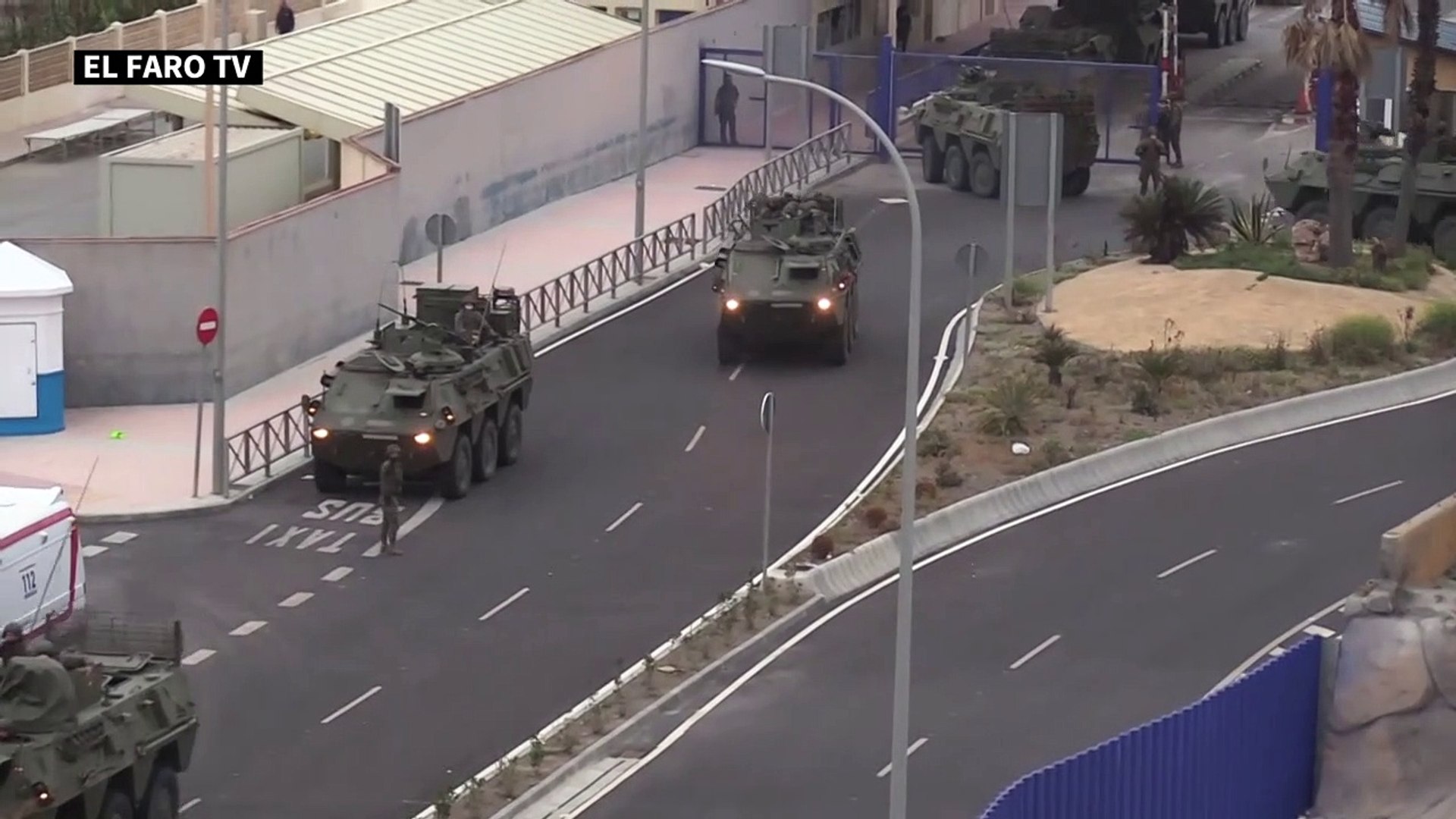 Spanish Security Forces Try To Push Back Migrants Arriving Into Ceuta By Sea Video Dailymotion