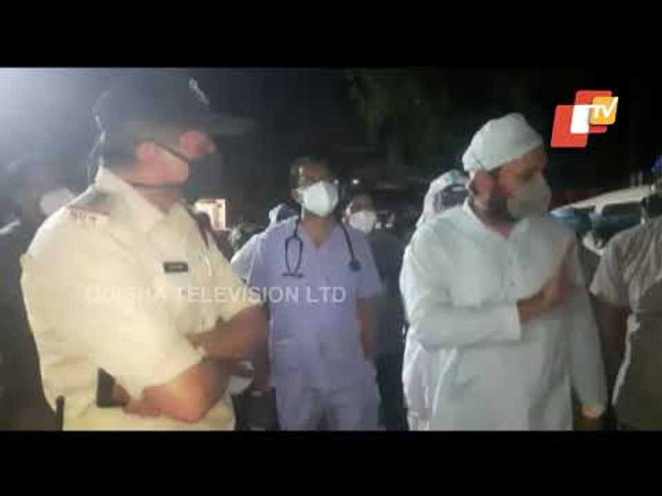 Relatives Of Covid-19 Patients Loot Oxygen Cylinders At Damoh In Madhya Pradesh