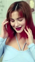 cabelo com pontas vermelhas