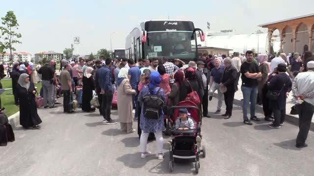 AFYONKARAHİSAR - İlk hac kafilesi dualarla uğurlandı