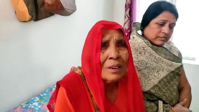 बरामदे में सो रही बुजुर्ग के गले से ले गए सोने की चैन