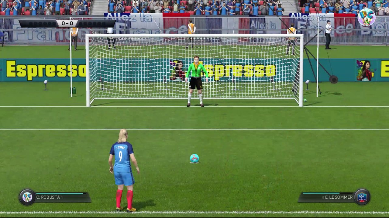 Lâu chuyển sang chơi penalty, mà sao FCW sút phạt đền tệ thế nhỉ! Game bóng đá nữ