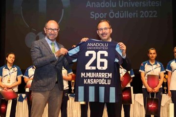 Bakan Kasapoğlu Eskişehir'de öğrencilerle buluştu