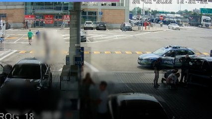 Modena, rischia di soffocare in autostrada: salvata