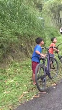 *MOMEN KETIKA GANJAR KETEMU ANAK-ANAK DIJALAN , INI BAPAK YANG ADA DI TIKTOK CUK !!!