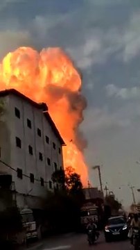 Explosion spectaculaire d'une usine chimique en Inde