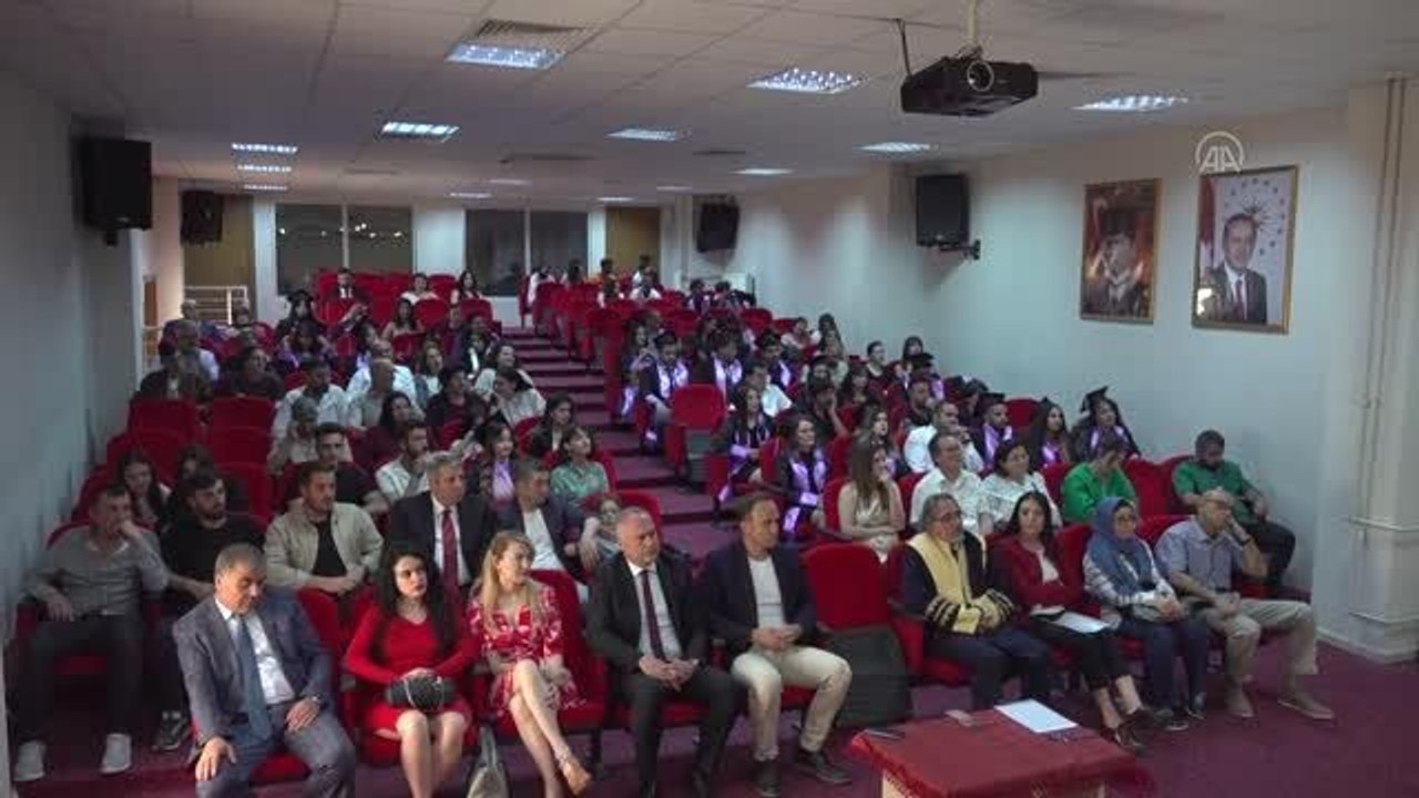 2 çocuk annesi ev hanımı, müzik öğretmenliği bölümünü birincilikle