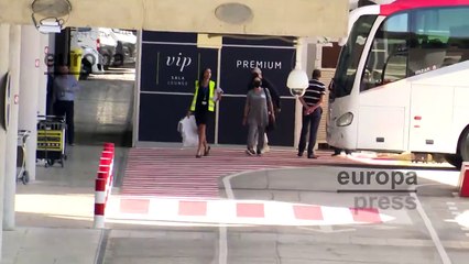 Isabel Pantoja llega a España con su hermano Agustín