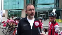 Bakan Kasapoğlu, sporcularla birlikte bisiklet sürdü