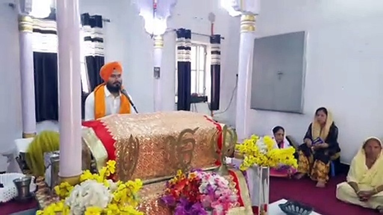 गुरुद्वारा में किया शबद कीर्तन, राह में लगाई शर्बत की छबील