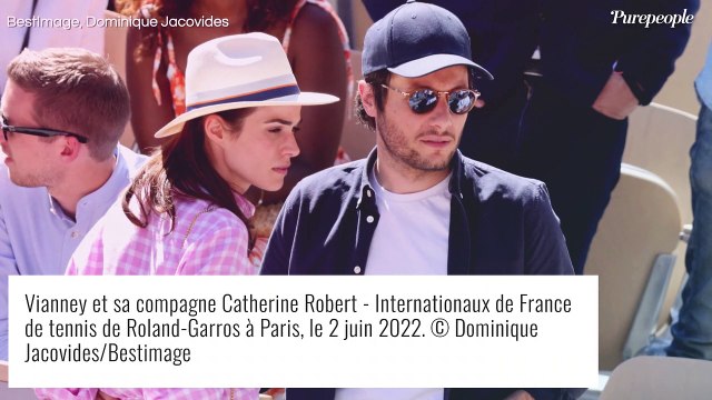 Norman Thavaud : Moments complices avec sa chérie Martha face à Sandrine Quétier hippie chic à Roland-Garros