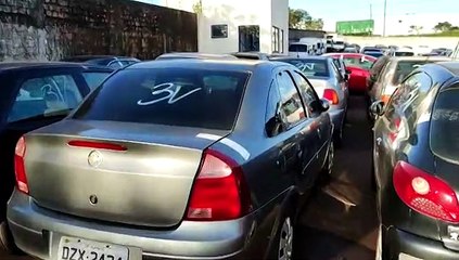 Veículos arrematados em leilão são entregues pela Receita Federal