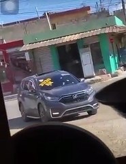 Acribillan tres personas dentro de una yipeta en SDE