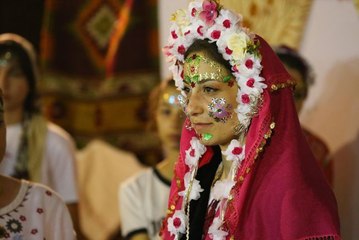 Akademik çalışması sayesinde köyünde unutulan adetleri yeniden canlandırdı