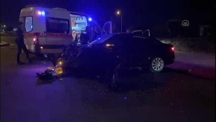 Otomobil ile hafif ticari aracın çarpışması sonucu 5 kişi yaralandı