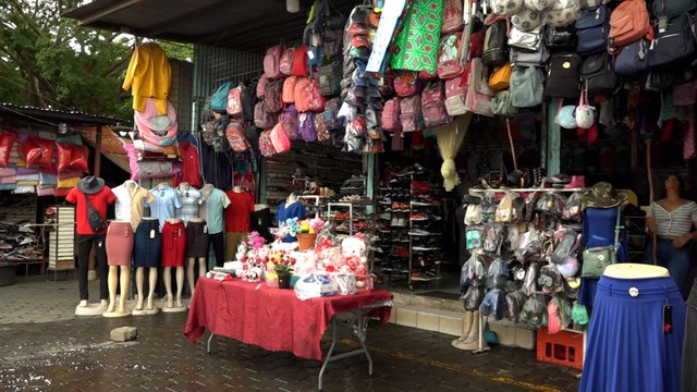 Mercado El Mayoreo con precios estables y oferta variada