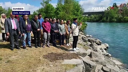 Potret Ridwan Kamil Pimpin Salat Gaib hingga Lempar Setangkai Bunga di Pinggir Sungai Aare