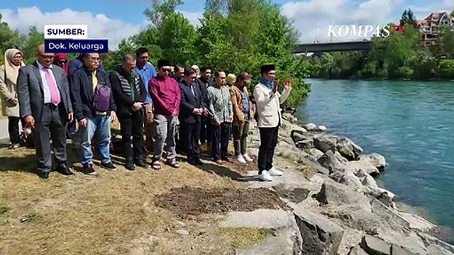 Potret Ridwan Kamil Pimpin Salat Gaib hingga Lempar Setangkai Bunga di Pinggir Sungai Aare