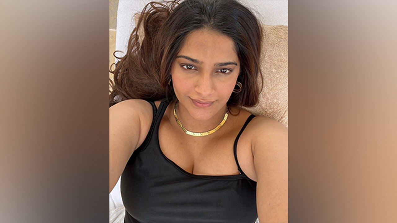 Sonam Kapoor Pregnancy में No Makeup Look Troll, 'Poonam Panday लग रही' | Boldsky #Entertainment