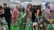 IIFA Awards 2022: Bollywood Celebs Green Carpet पर Fans के साथ FULL VIDEO | Boldsky