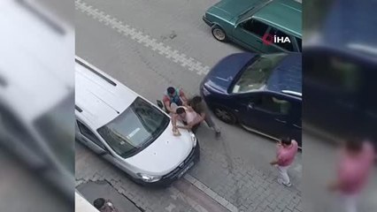 Sokak ortasında bıçaklı, tabureli kavga kamerada