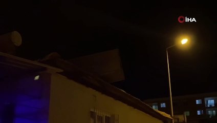 Güneş enerjisi paneli eve ok gibi saplandı