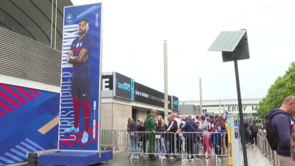 Adeptos regressam ao Stade de France