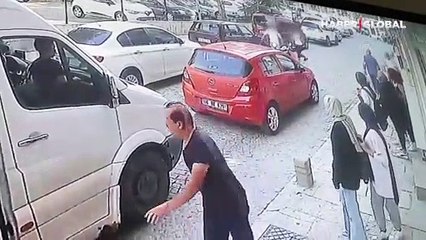 Denizli'de trafikte yol verme kavgasında bir kişi bıçaklandı