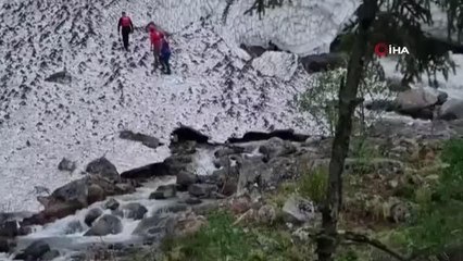 Rize'de dereye düşen turisti arama çalışmaları devam ediyor